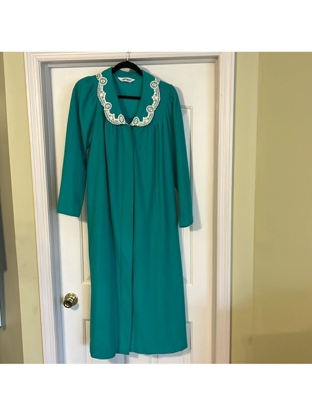 Shadowline vintage robe, full length. Size Med.